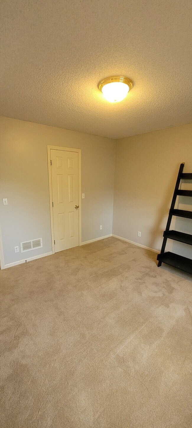 Building Photo - Fruitfully ready for your move in!