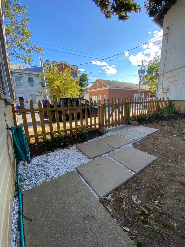 Building Photo - 29 E Pomfret St