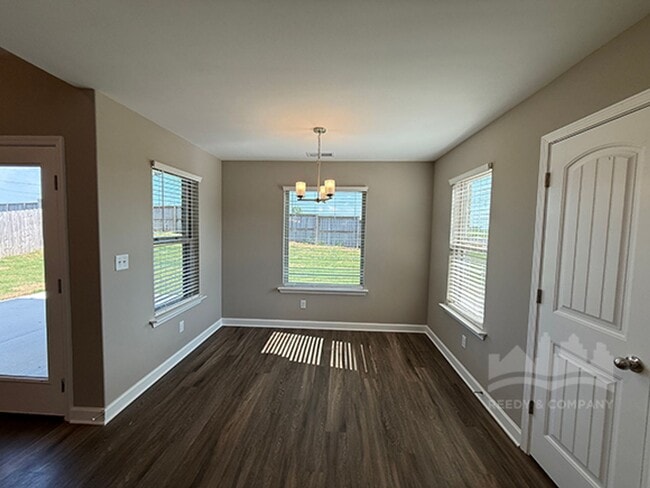 Building Photo - Welcome to this spacious 4 bedroom, 3 bath...