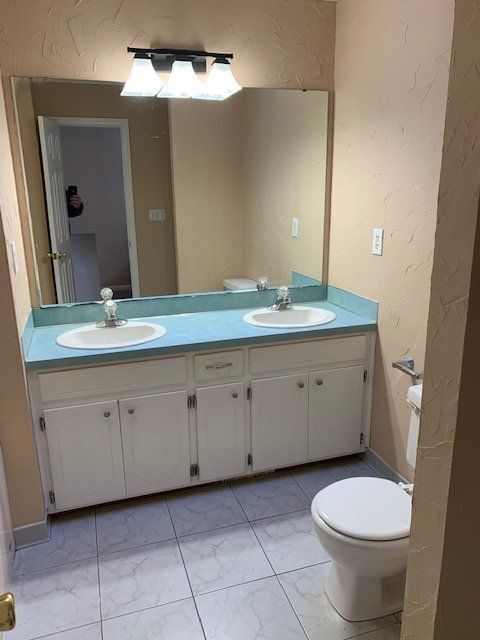 Building Photo - 3800 Sterling Pointe Dr