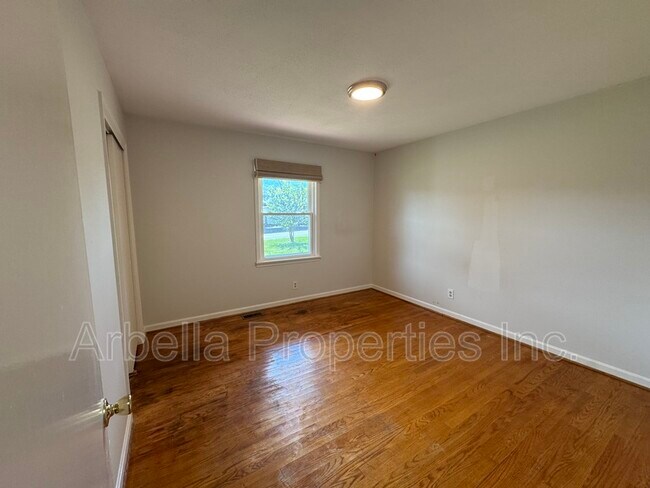 Building Photo - 1713 Seward Dr