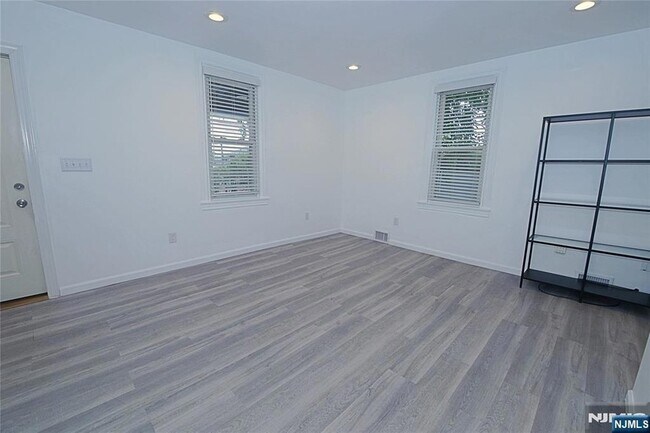 Building Photo - 454 Undercliff Ave