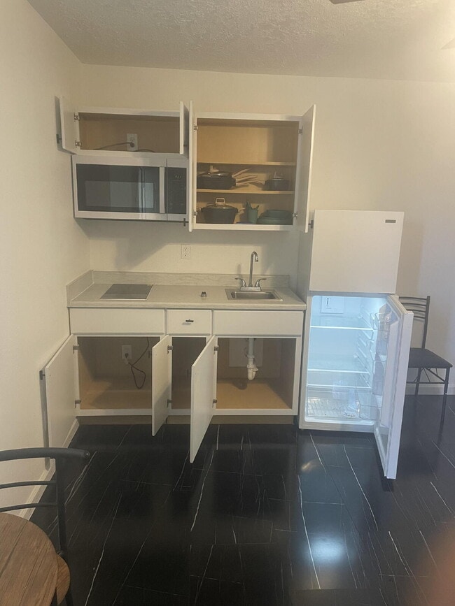 Building Photo - 521 Hoyt St