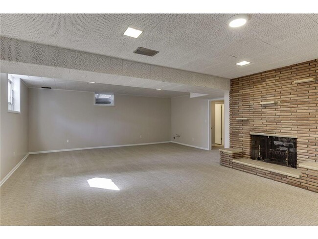 Building Photo - 4222 Basswood Rd