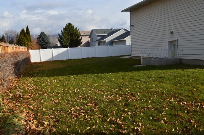Building Photo - Huge Orem Home in Great Location