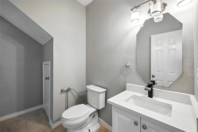 Building Photo - 312 Larkspur Ct
