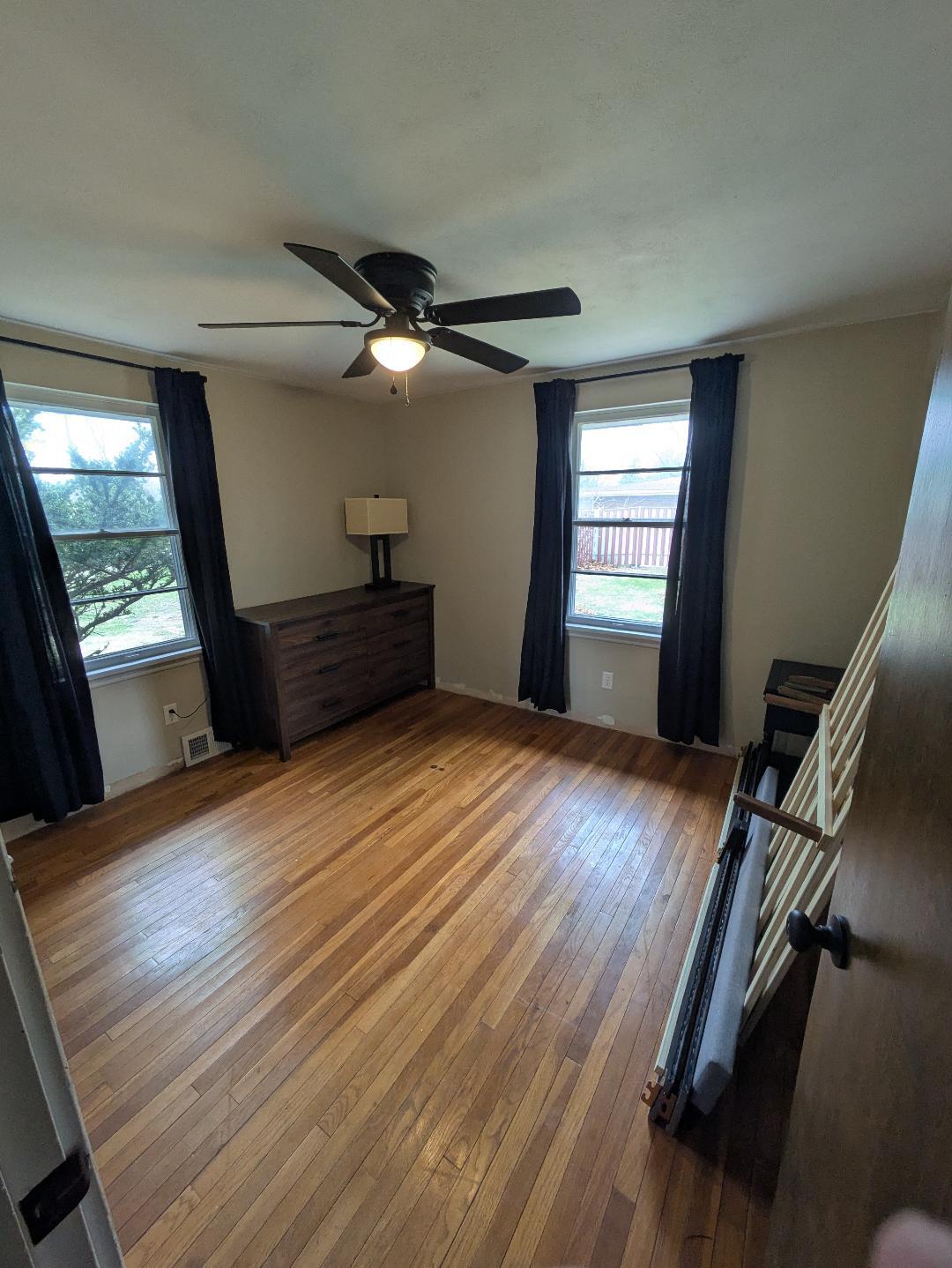 Guest Bedroom - 3307 N Brooks Ln