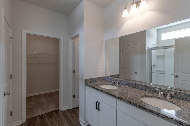 Building Photo - 147 Enclave Wy