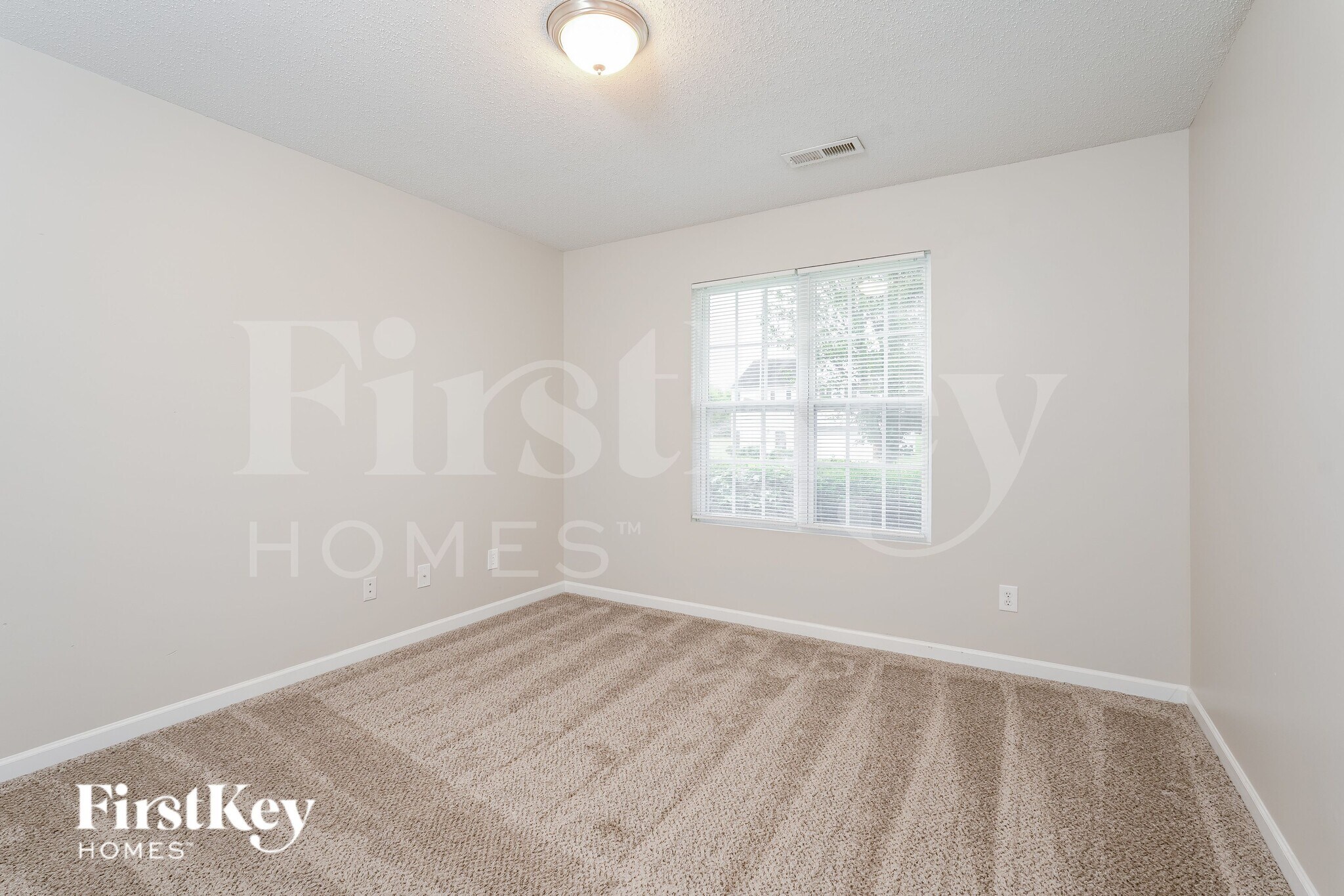 Building Photo - 2402 Lannigan Dr