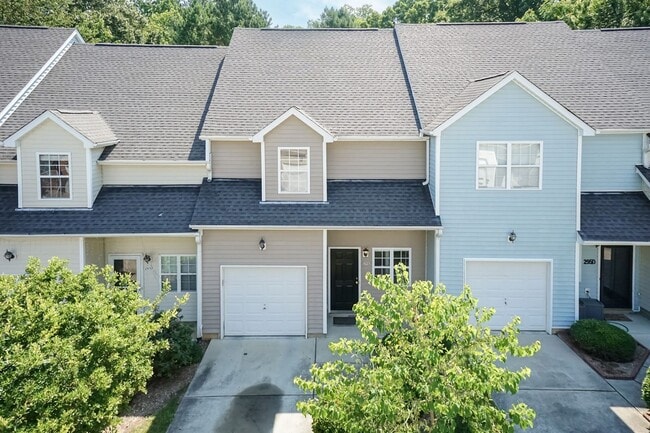 Building Photo - Three Bedroom Home!