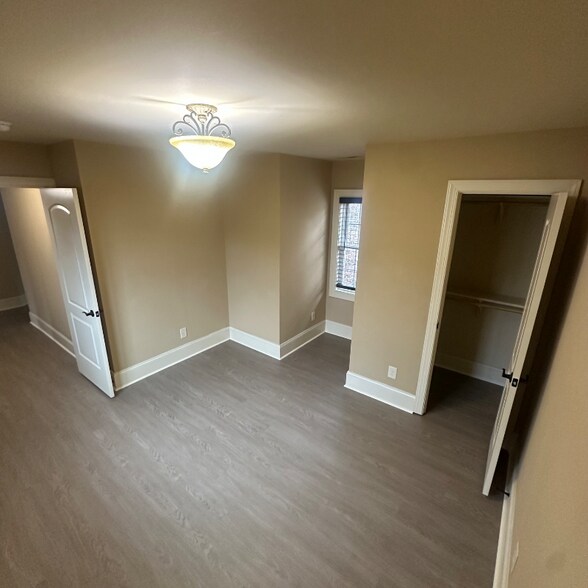 Building Photo - 6911 Spanglers Spring Way