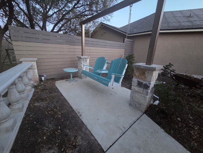 Building Photo - Custom built condo! Country Living! Offered unfurnished OR furnished!