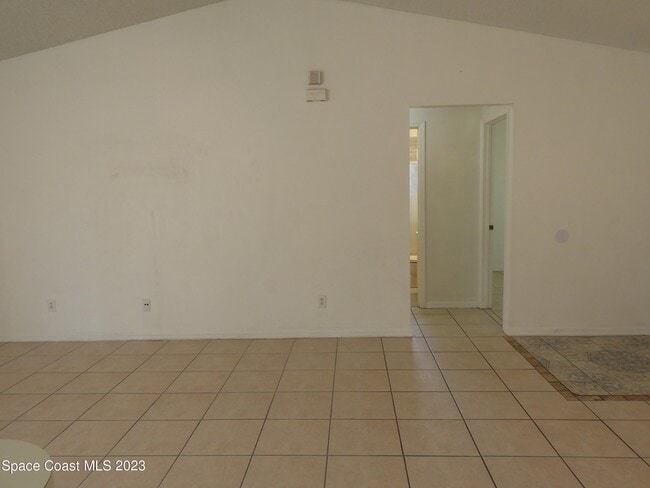 Building Photo - 1420 Denali St SE