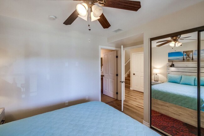 Building Photo - Steps From The Beach w/ All Utilities Included Available Jan - May 2025