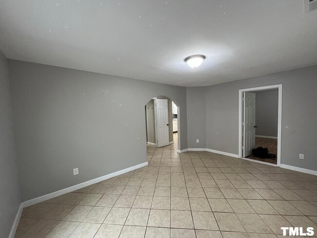 Building Photo - 316 W Chestnut Ave