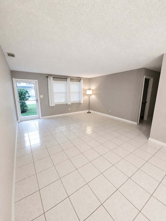 Building Photo - 3033 SW Collings Dr
