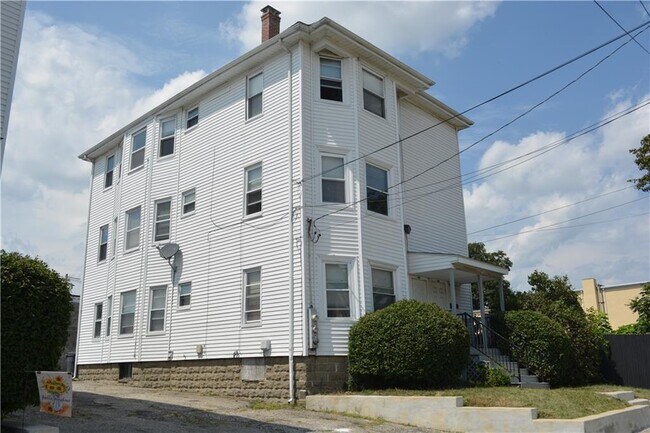 Building Photo - 1172 N Main St