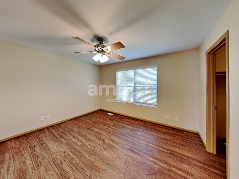 Building Photo - 329 Verbena Ln