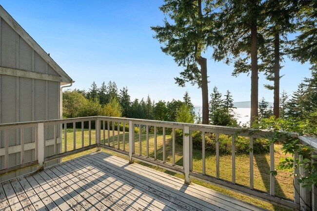 Building Photo - Beautiful home with views and in a gated c...