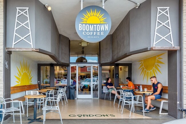 Building Photo - 936 W 26th St