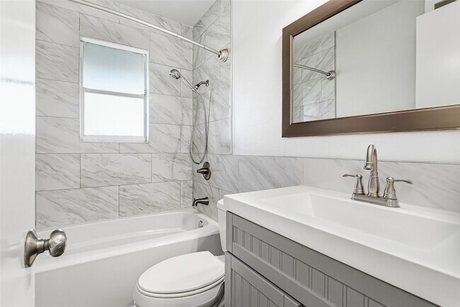 Building Photo - 5722 Gaston Ave