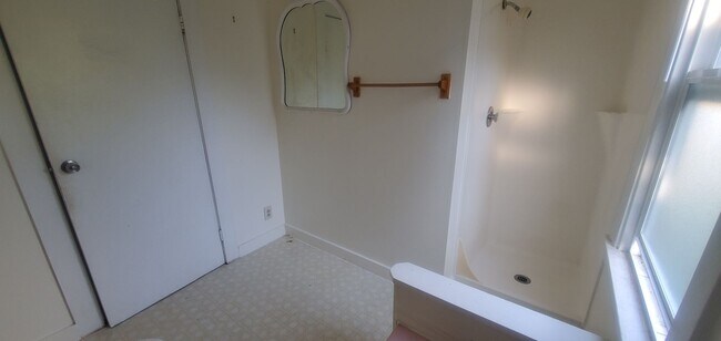 Building Photo - Bay View Living Near WWU – 1 & 3 Bedroom U...