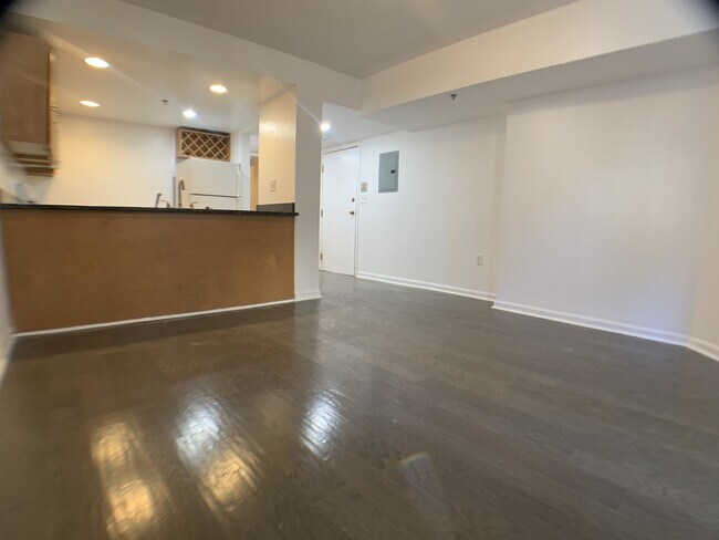 Building Photo - 36 Queensberry St