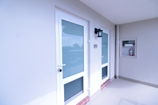 Building Photo - 440 Paradise Isle Blvd