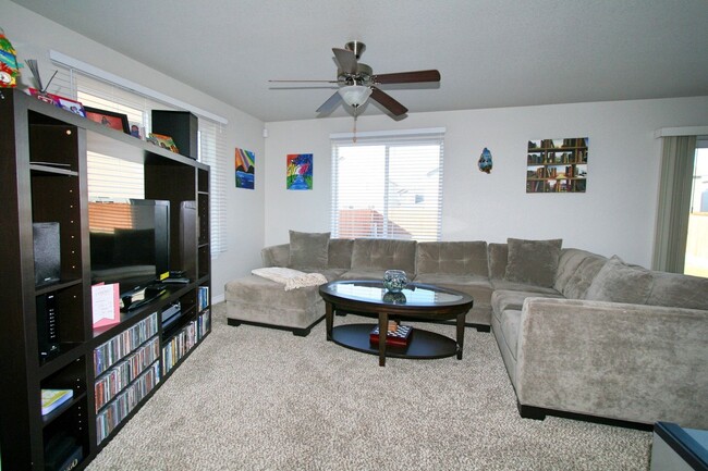 Building Photo - Splendid 3 Bedroom In Lorson Ranch!