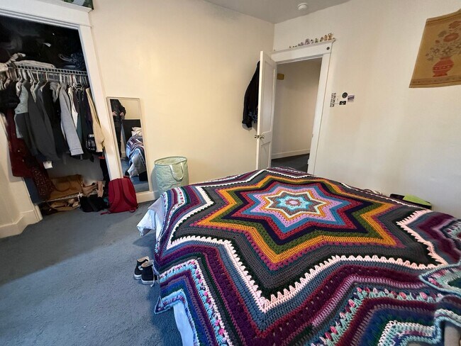 Building Photo - 5921-5923-5923 Nicholson St