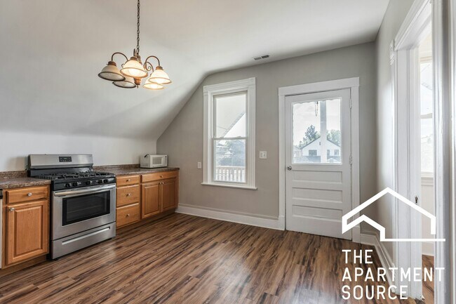 Primary Photo - 2834 W Dickens Ave