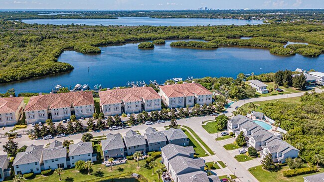 Building Photo - Elegant Venetian Bay Home