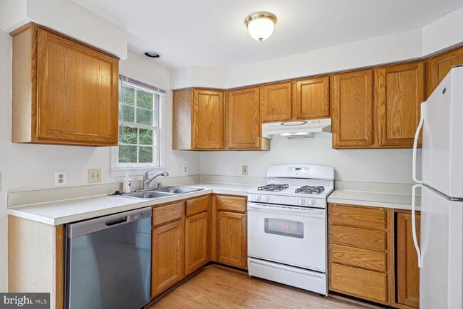 Building Photo - 7817 Gum Springs Village Dr