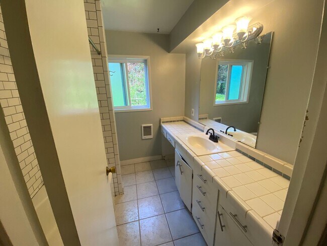 Building Photo - 075LincolnSt