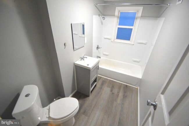 Building Photo - 374 Farnsworth Ave