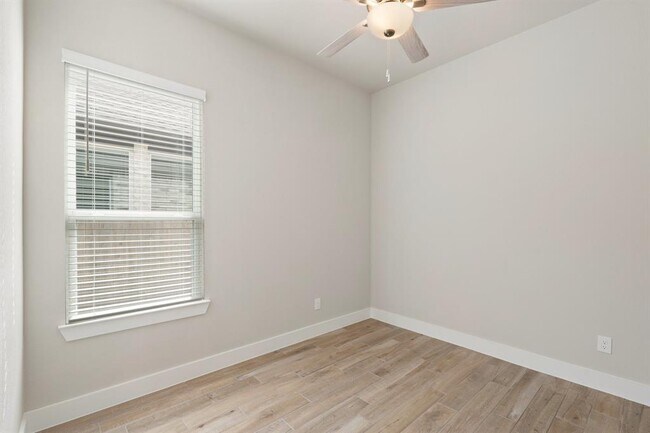 Building Photo - 10719 River Walk Dr