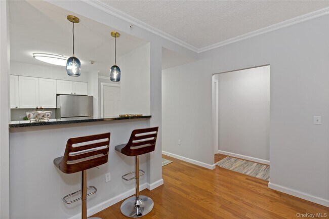 Building Photo - 300 Mamaroneck Ave