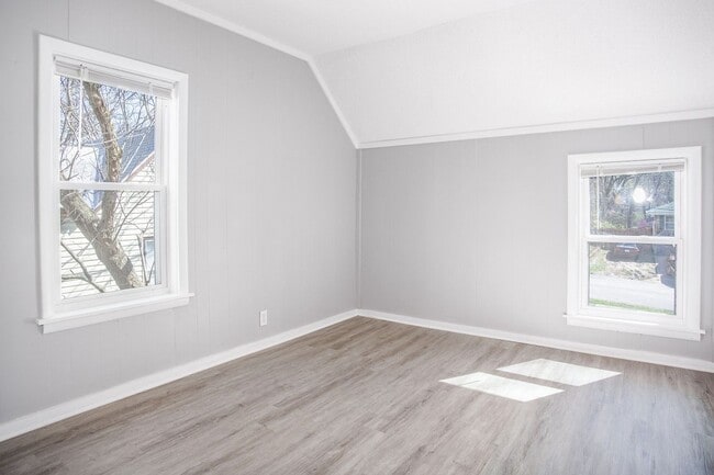 Building Photo - Freshly Updated 2-Bed Home in Independence!