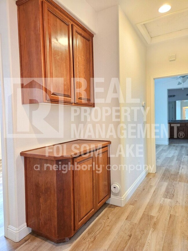 Building Photo - Spacious 3 bedroom 2.5 bath in North Natomas