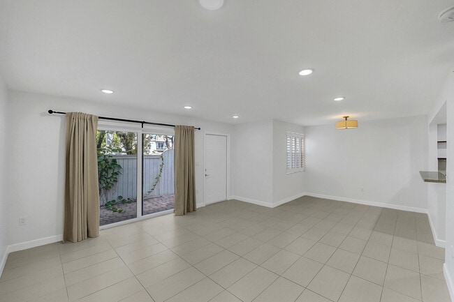 Building Photo - 4550 SW 68th Ct
