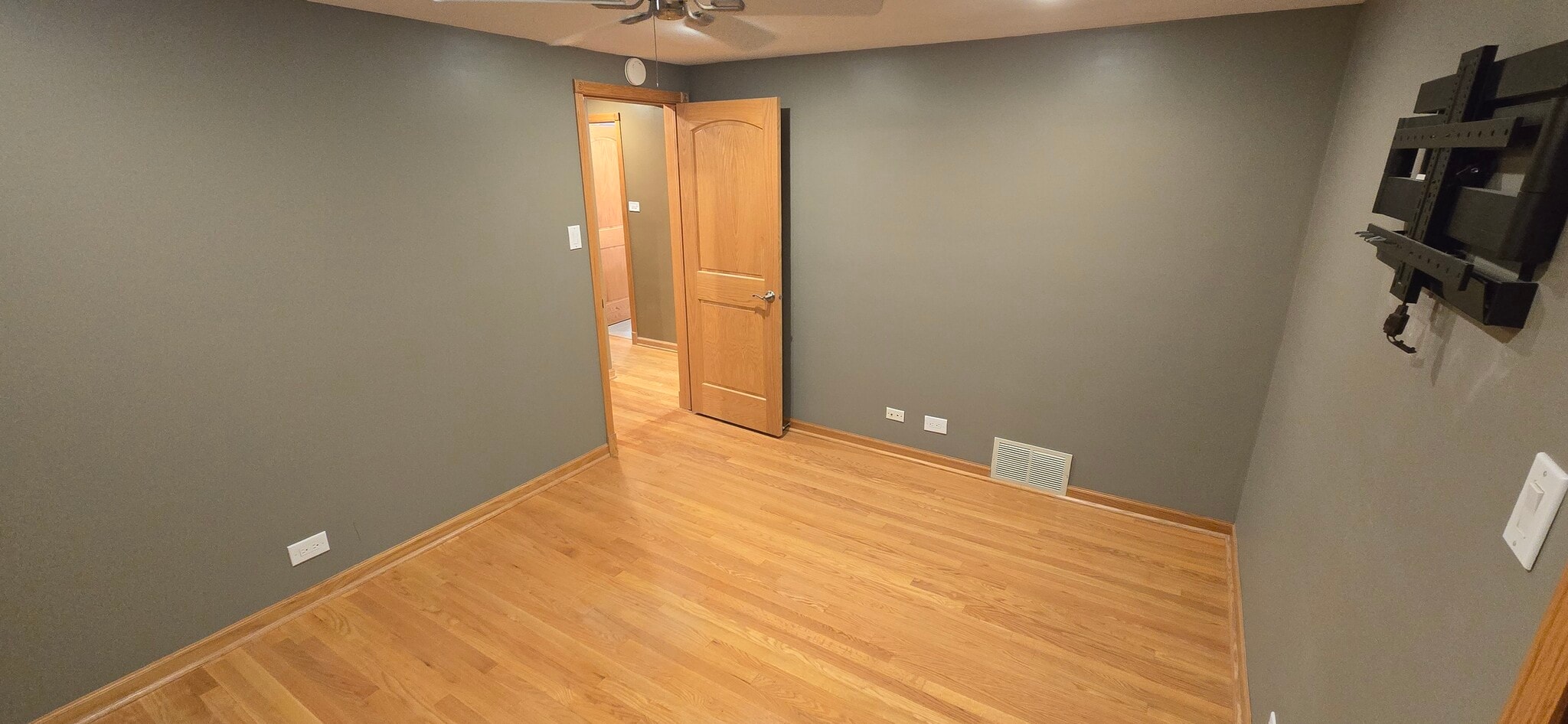 Building Photo - 5155 S Mobile Ave