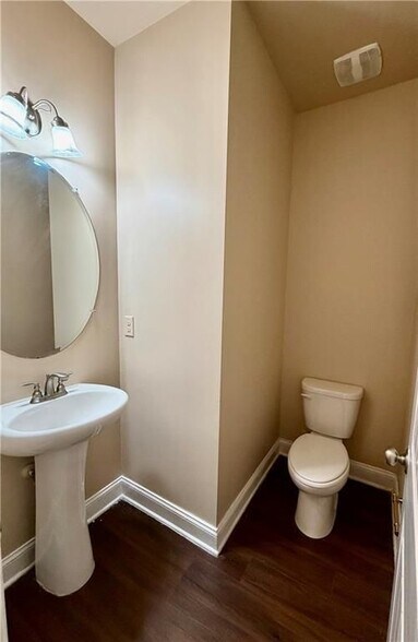 Building Photo - 1985 Boatswain Dr