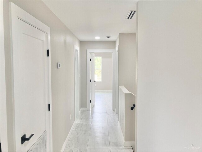 Building Photo - 40 Corales St