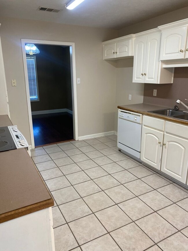 Building Photo - 13 Buttercup Ln
