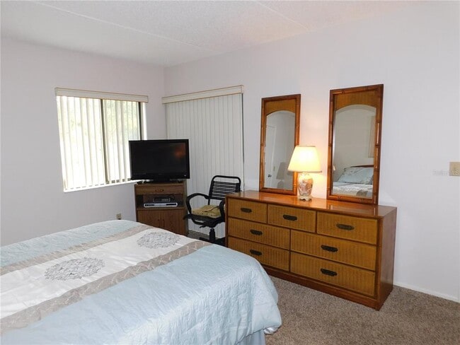 Building Photo - 111 E Cypress Ct