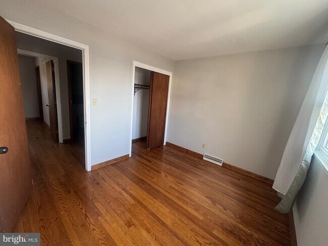 Building Photo - 172 Chapel Dr