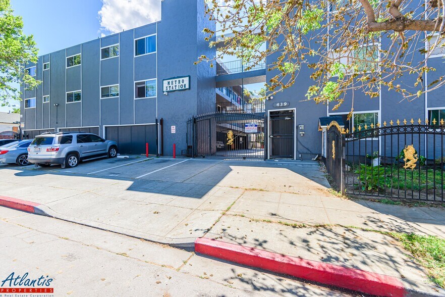 Building Photo - 439 S 4th St