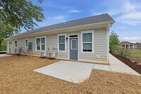 Building Photo - 705 Woodmore Ln