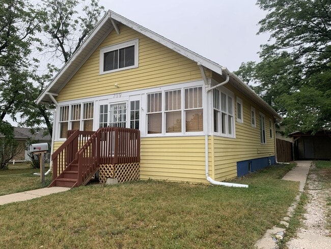 Building Photo - 709 Farlow Ave