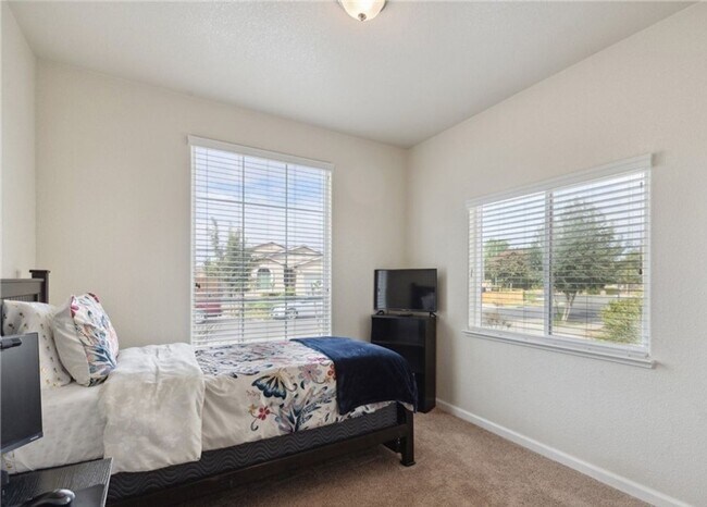 Building Photo - REDUCED!!! Lovely 3 Bedroom, 2 Bath Home For Rent